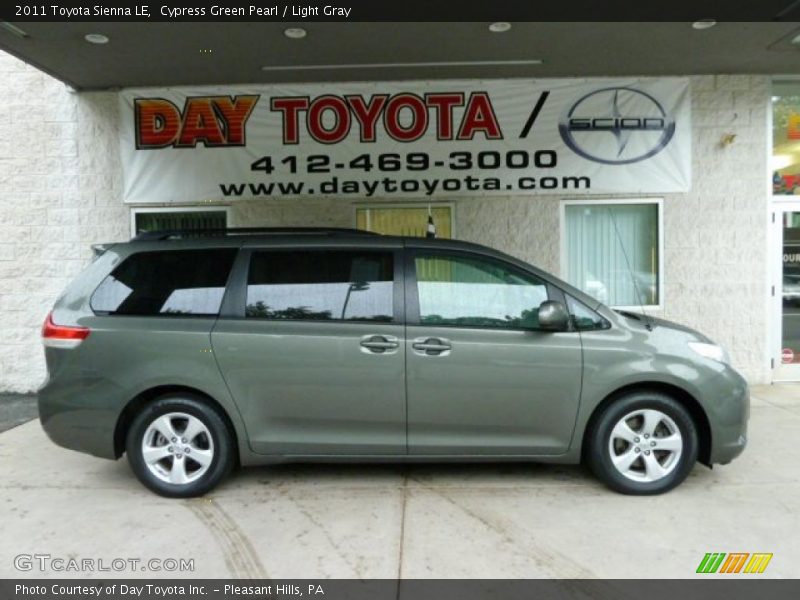 Cypress Green Pearl / Light Gray 2011 Toyota Sienna LE