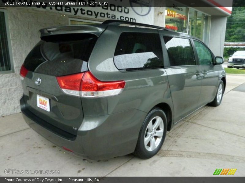 Cypress Green Pearl / Light Gray 2011 Toyota Sienna LE