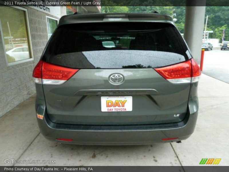 Cypress Green Pearl / Light Gray 2011 Toyota Sienna LE