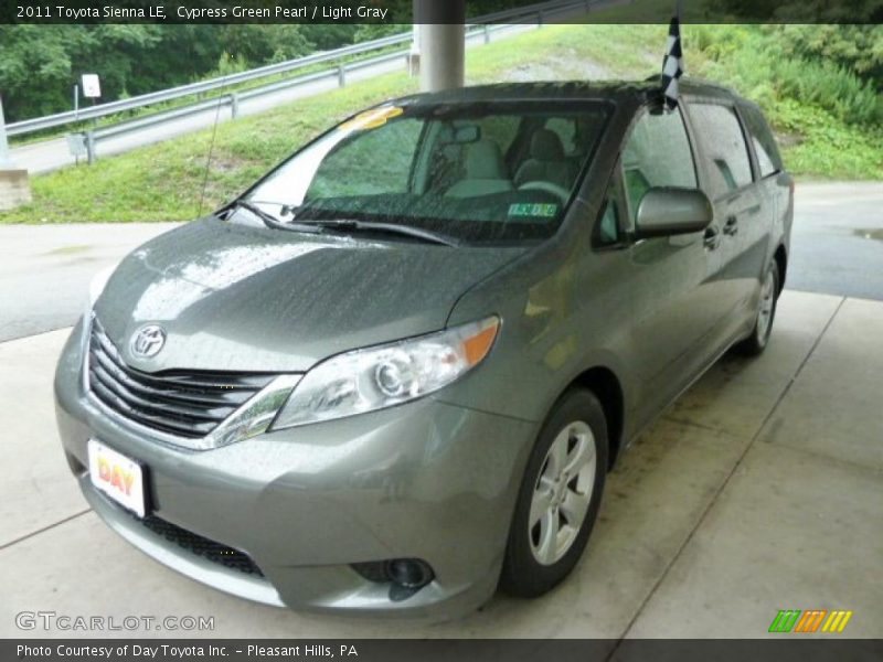 Cypress Green Pearl / Light Gray 2011 Toyota Sienna LE