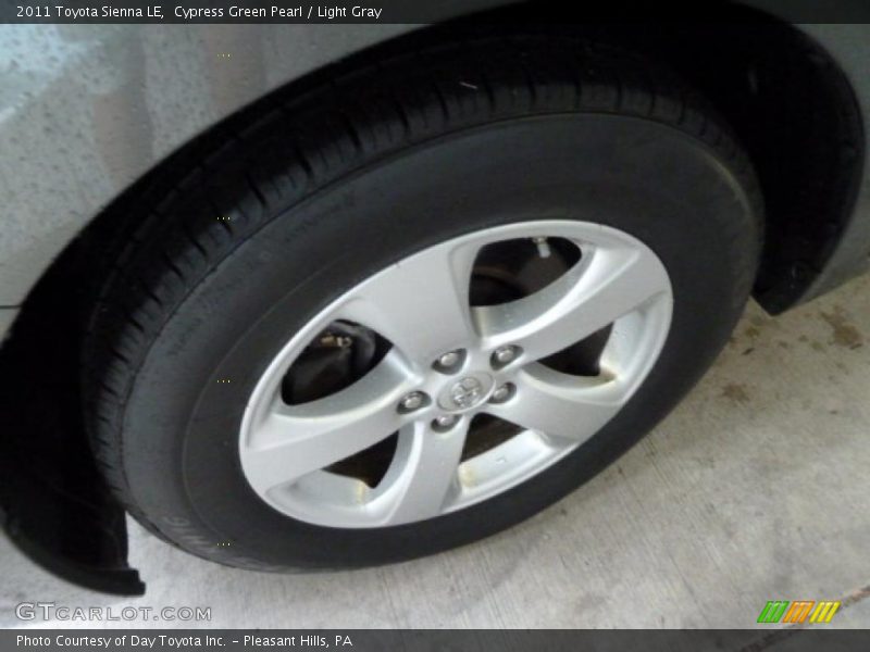Cypress Green Pearl / Light Gray 2011 Toyota Sienna LE