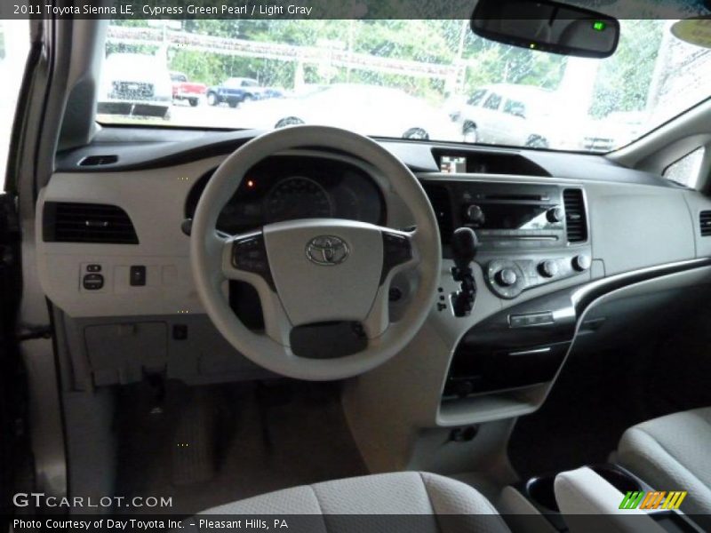 Cypress Green Pearl / Light Gray 2011 Toyota Sienna LE