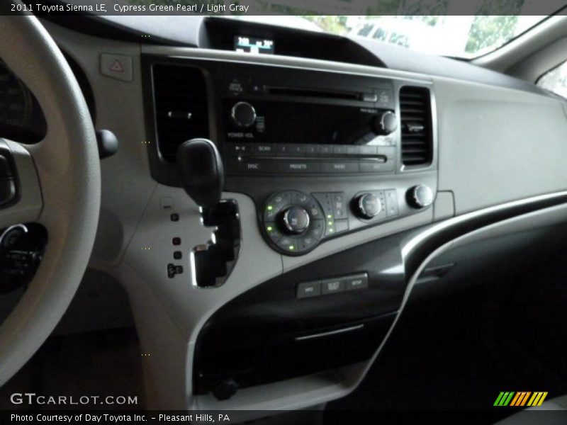 Cypress Green Pearl / Light Gray 2011 Toyota Sienna LE