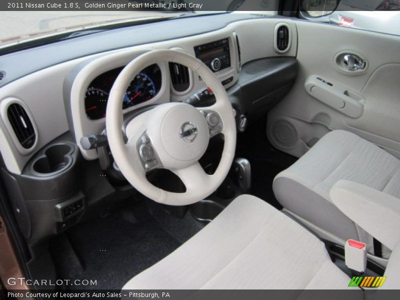  2011 Cube 1.8 S Light Gray Interior