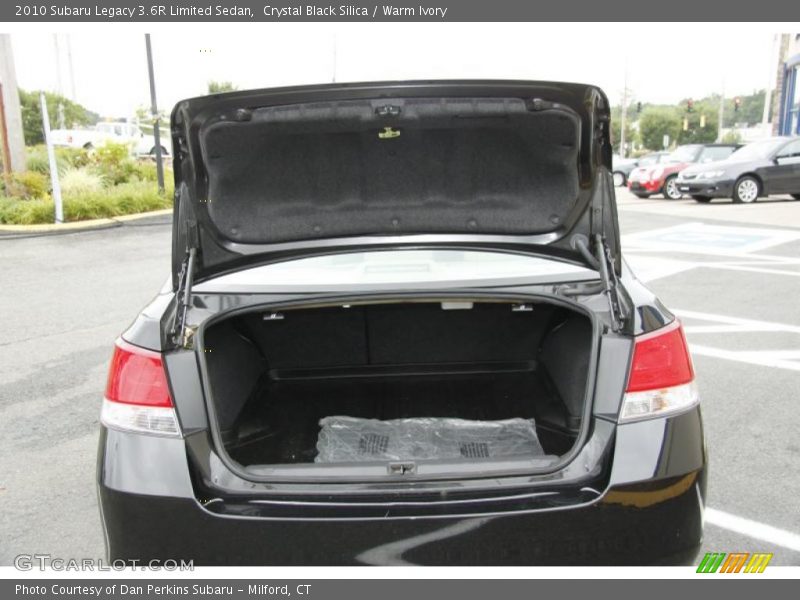 Crystal Black Silica / Warm Ivory 2010 Subaru Legacy 3.6R Limited Sedan