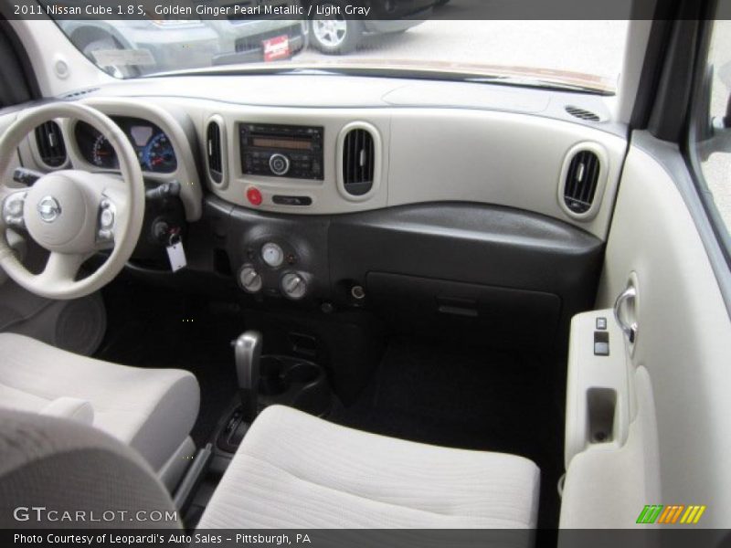  2011 Cube 1.8 S Light Gray Interior