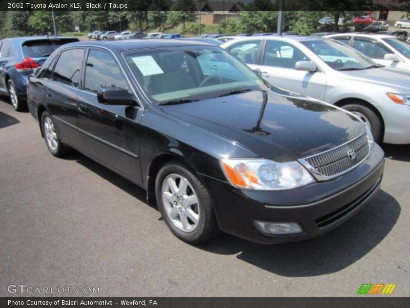 Black / Taupe 2002 Toyota Avalon XLS