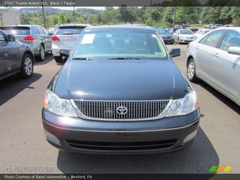 Black / Taupe 2002 Toyota Avalon XLS