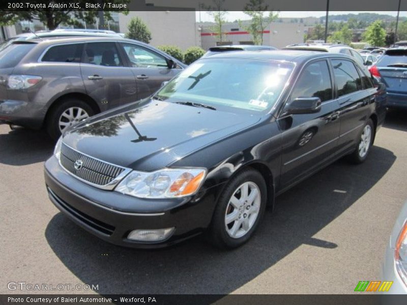 Black / Taupe 2002 Toyota Avalon XLS