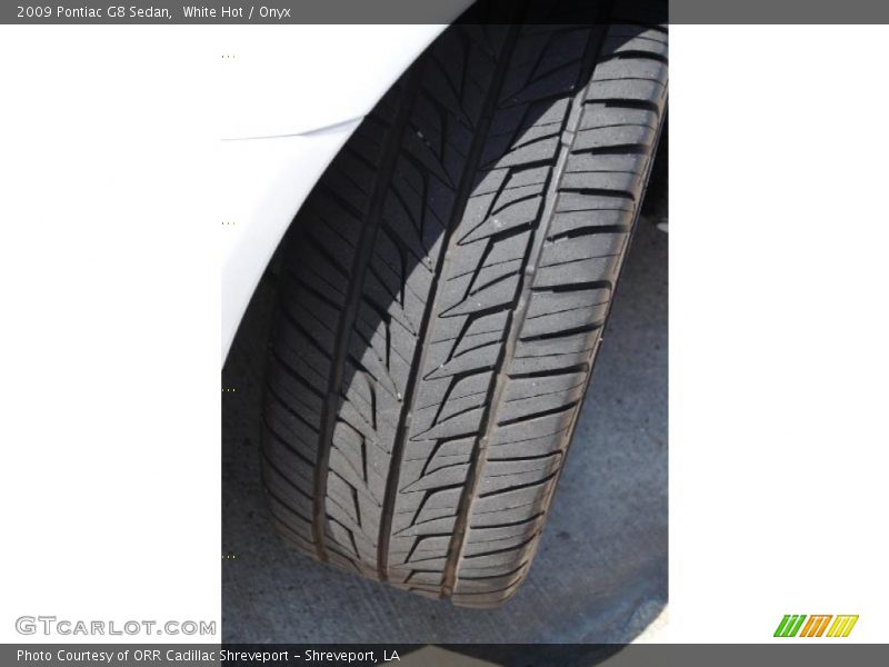 White Hot / Onyx 2009 Pontiac G8 Sedan
