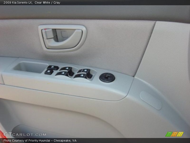 Clear White / Gray 2009 Kia Sorento LX