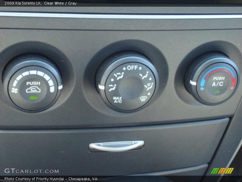 Clear White / Gray 2009 Kia Sorento LX