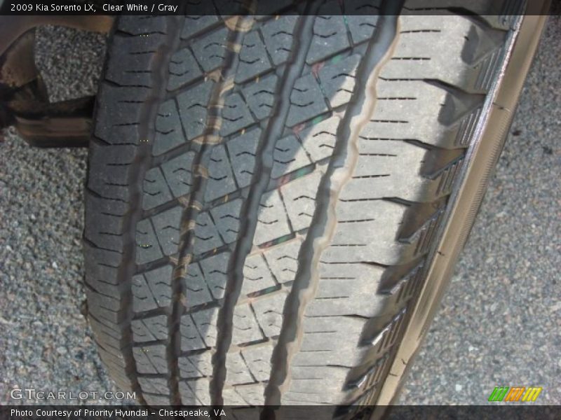 Clear White / Gray 2009 Kia Sorento LX
