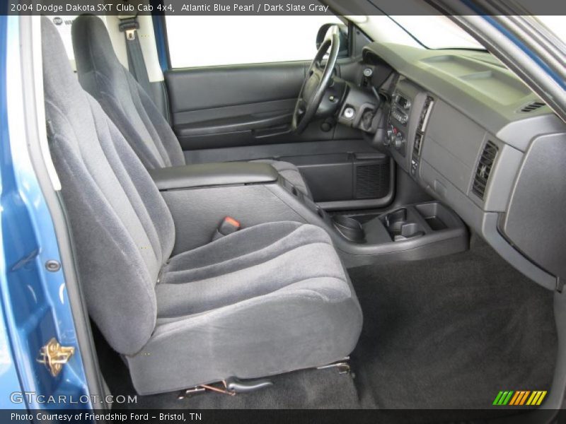 Atlantic Blue Pearl / Dark Slate Gray 2004 Dodge Dakota SXT Club Cab 4x4