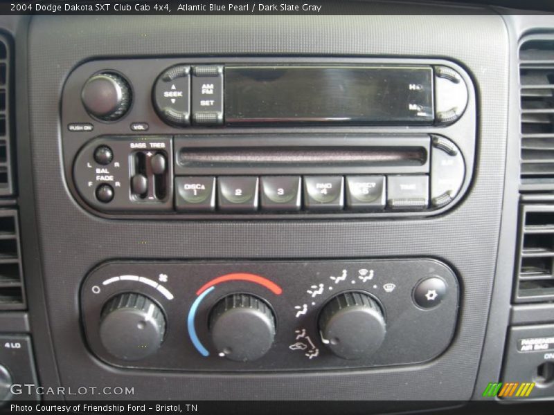 Atlantic Blue Pearl / Dark Slate Gray 2004 Dodge Dakota SXT Club Cab 4x4