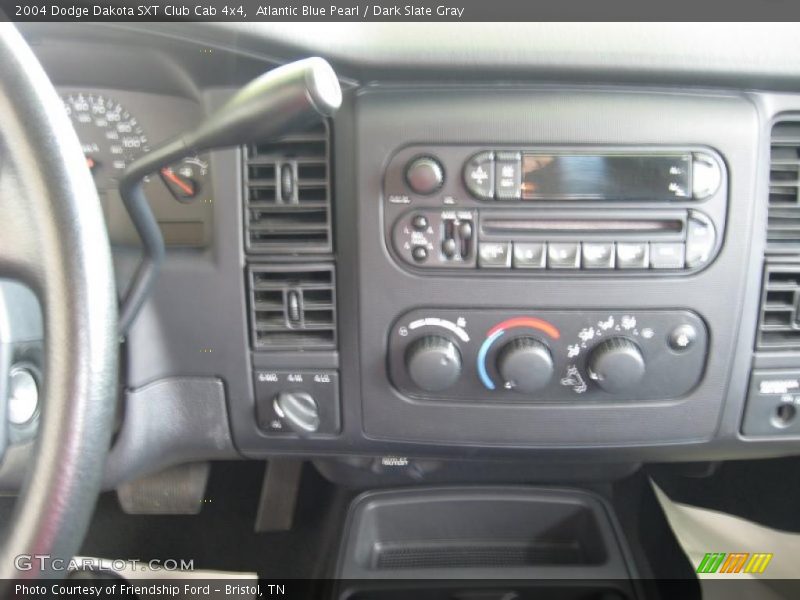 Atlantic Blue Pearl / Dark Slate Gray 2004 Dodge Dakota SXT Club Cab 4x4