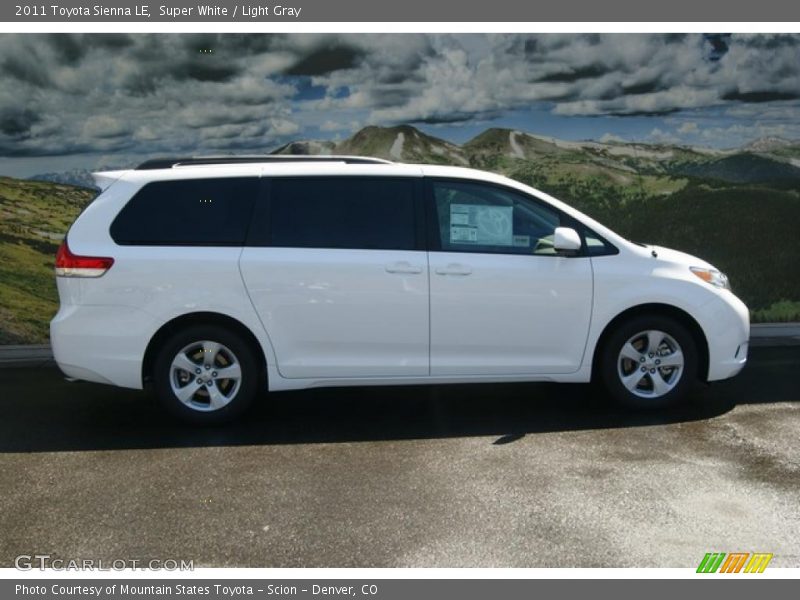 Super White / Light Gray 2011 Toyota Sienna LE
