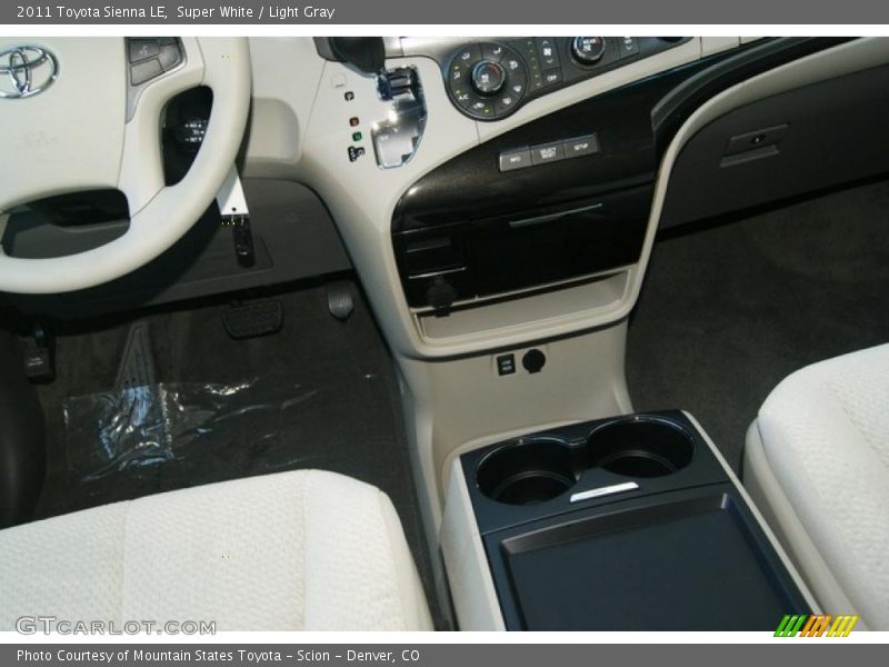 Super White / Light Gray 2011 Toyota Sienna LE