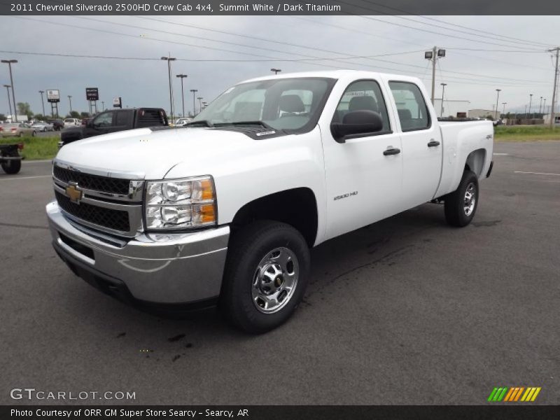 Front 3/4 View of 2011 Silverado 2500HD Crew Cab 4x4
