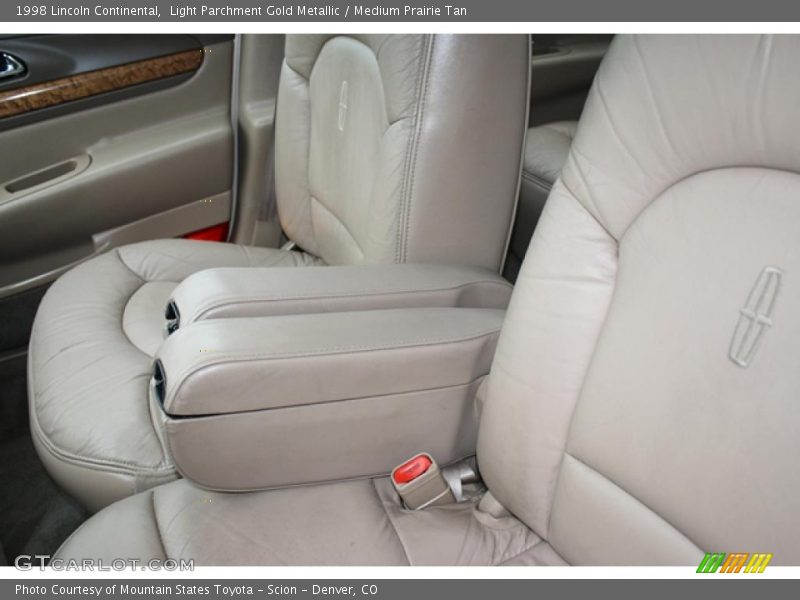 Light Parchment Gold Metallic / Medium Prairie Tan 1998 Lincoln Continental