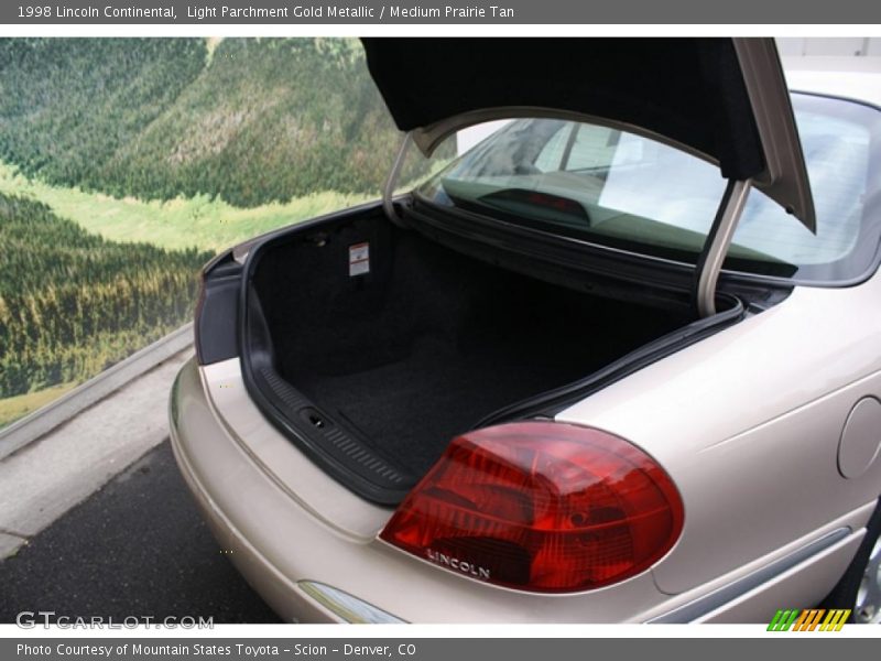 Light Parchment Gold Metallic / Medium Prairie Tan 1998 Lincoln Continental