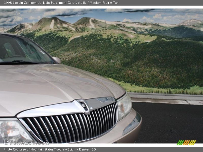 Light Parchment Gold Metallic / Medium Prairie Tan 1998 Lincoln Continental