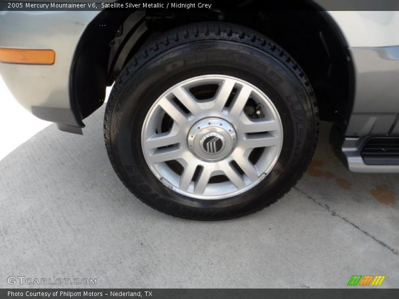 Satellite Silver Metallic / Midnight Grey 2005 Mercury Mountaineer V6