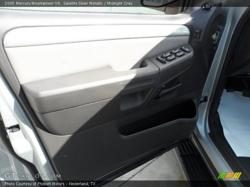 Satellite Silver Metallic / Midnight Grey 2005 Mercury Mountaineer V6