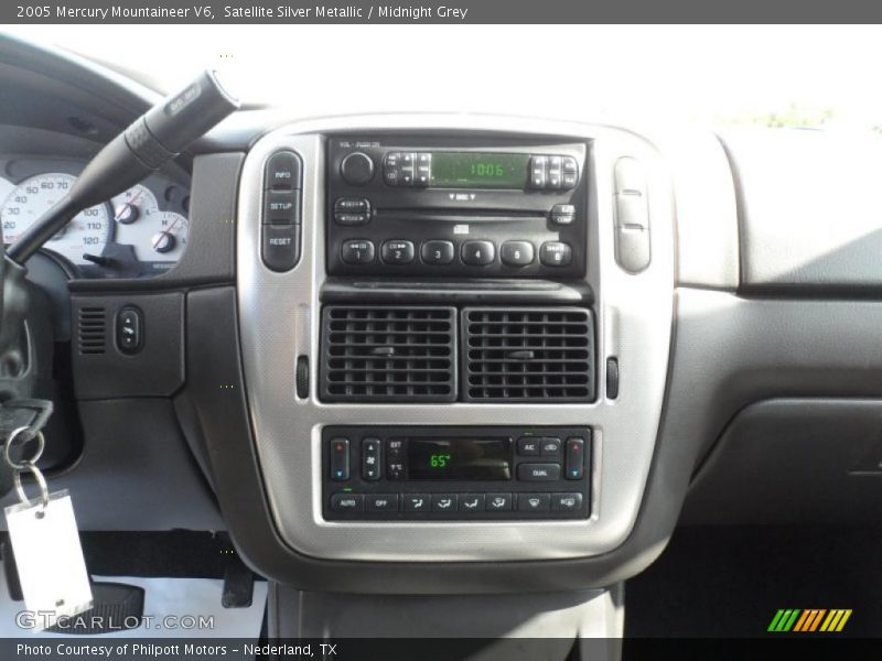 Satellite Silver Metallic / Midnight Grey 2005 Mercury Mountaineer V6