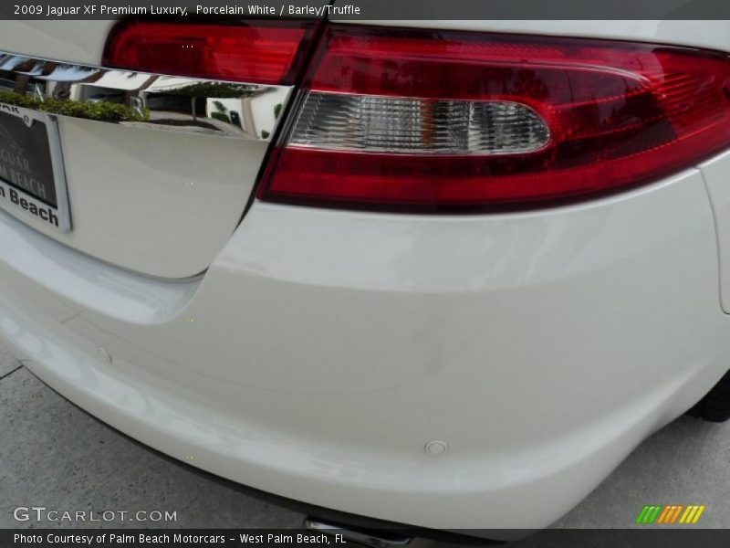 Porcelain White / Barley/Truffle 2009 Jaguar XF Premium Luxury
