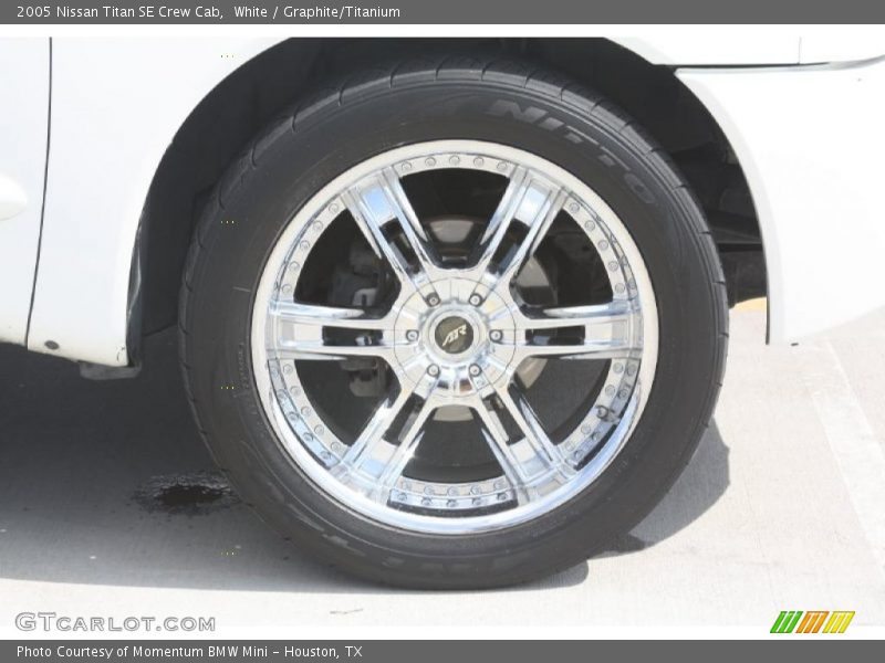 White / Graphite/Titanium 2005 Nissan Titan SE Crew Cab