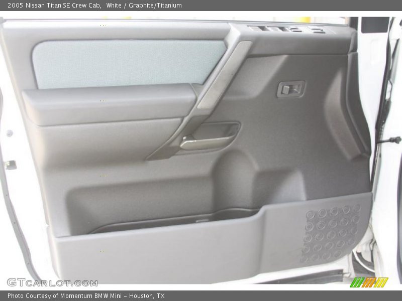 White / Graphite/Titanium 2005 Nissan Titan SE Crew Cab