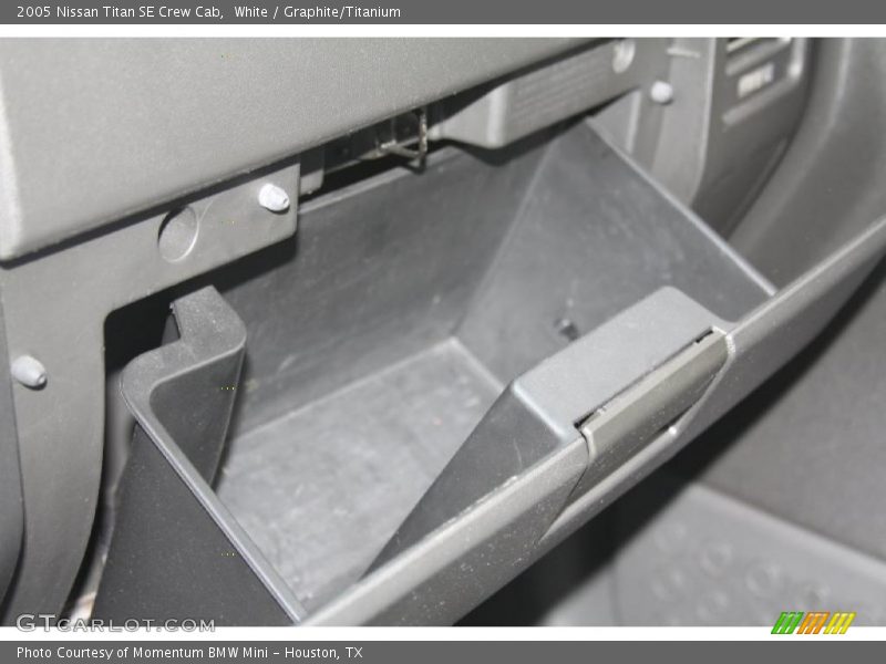 White / Graphite/Titanium 2005 Nissan Titan SE Crew Cab