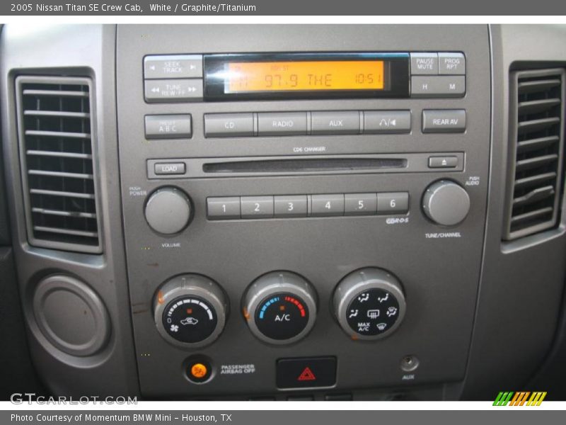 White / Graphite/Titanium 2005 Nissan Titan SE Crew Cab