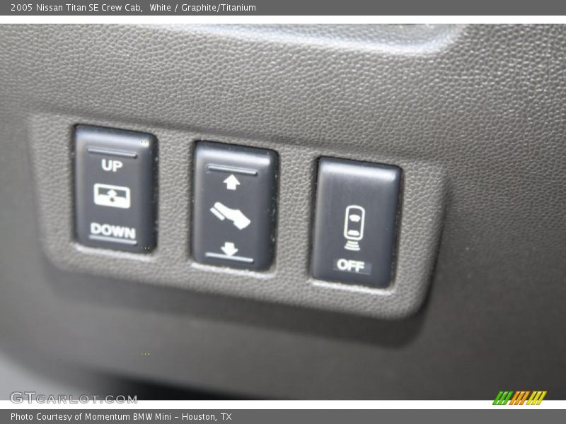 White / Graphite/Titanium 2005 Nissan Titan SE Crew Cab