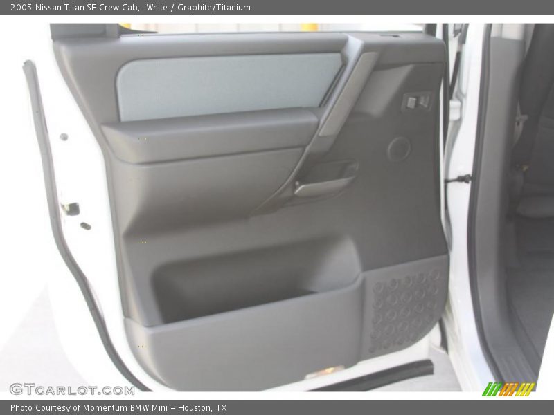 White / Graphite/Titanium 2005 Nissan Titan SE Crew Cab