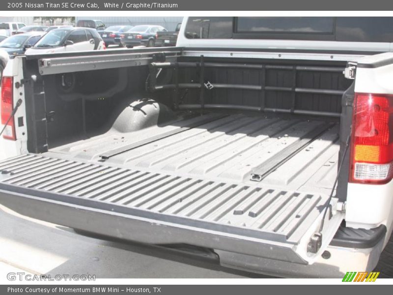 White / Graphite/Titanium 2005 Nissan Titan SE Crew Cab