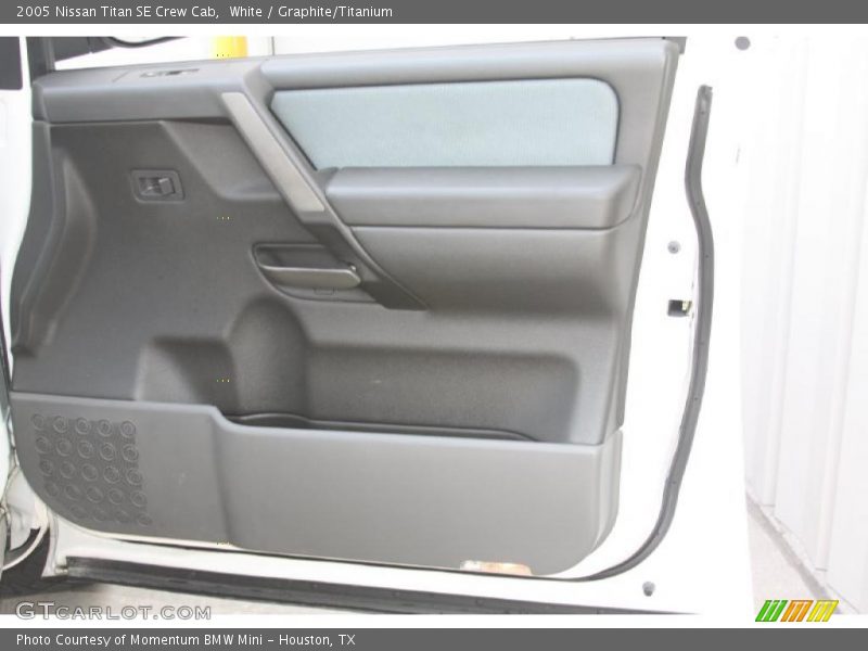 White / Graphite/Titanium 2005 Nissan Titan SE Crew Cab
