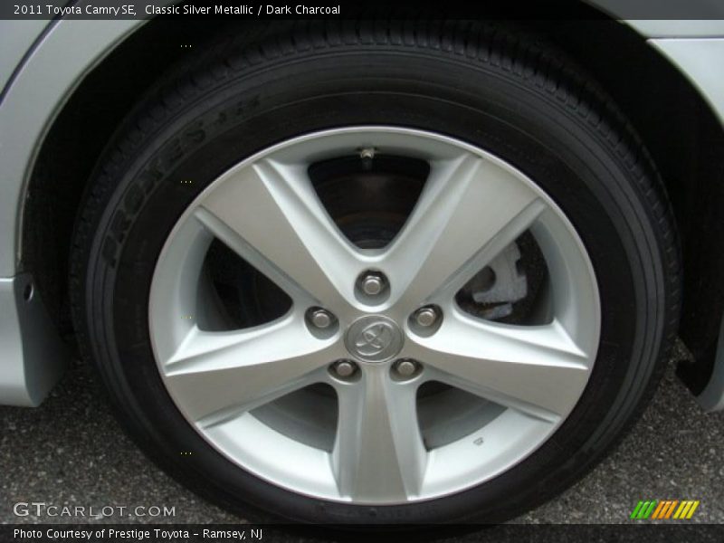 Classic Silver Metallic / Dark Charcoal 2011 Toyota Camry SE