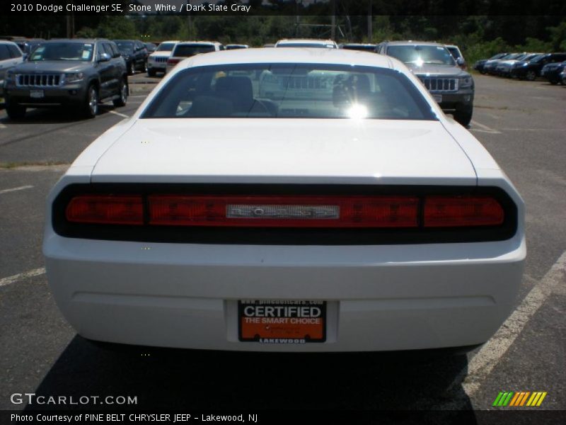 Stone White / Dark Slate Gray 2010 Dodge Challenger SE