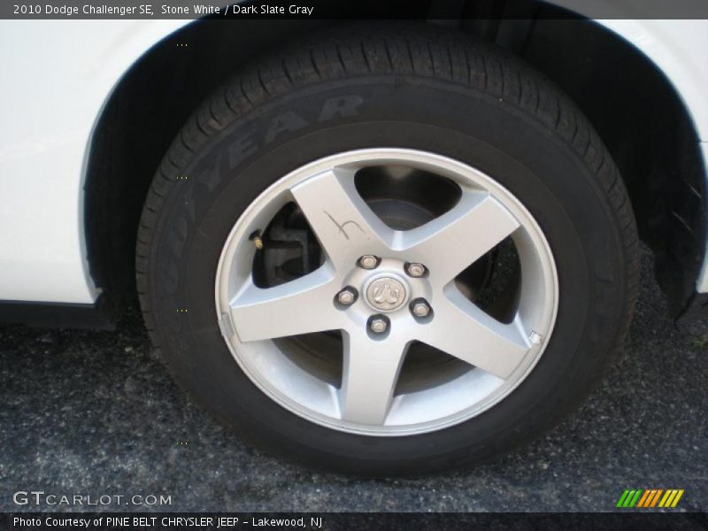 Stone White / Dark Slate Gray 2010 Dodge Challenger SE