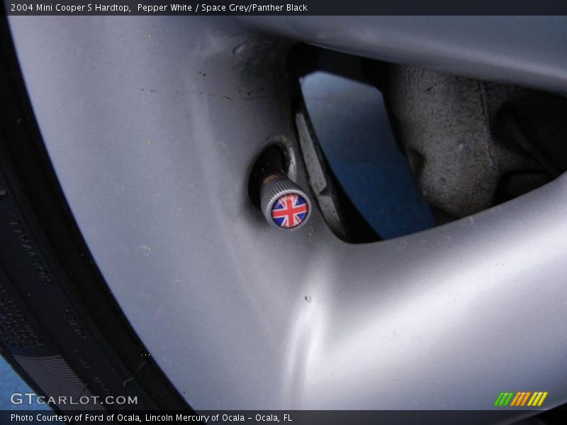 Pepper White / Space Grey/Panther Black 2004 Mini Cooper S Hardtop