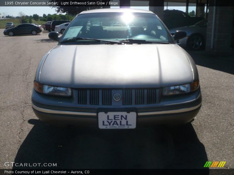Light Driftwood Satin Glow / Beige 1995 Chrysler Concorde Sedan