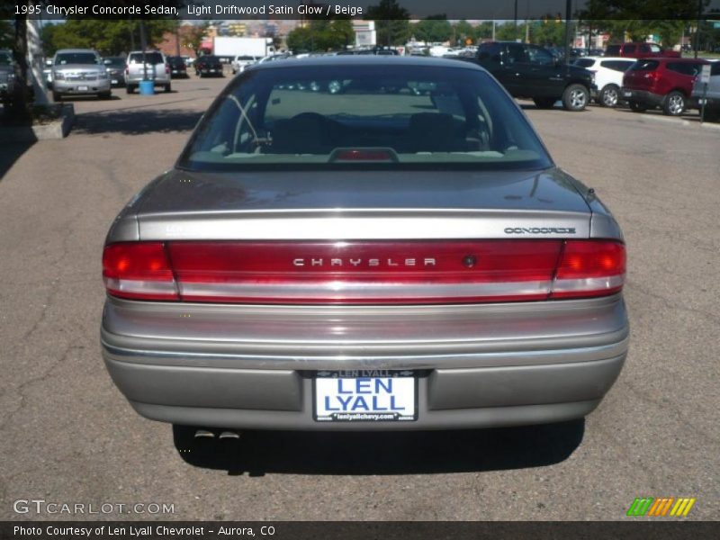 Light Driftwood Satin Glow / Beige 1995 Chrysler Concorde Sedan
