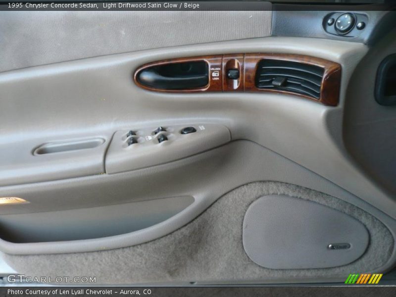 Light Driftwood Satin Glow / Beige 1995 Chrysler Concorde Sedan
