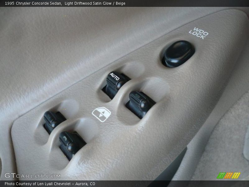 Light Driftwood Satin Glow / Beige 1995 Chrysler Concorde Sedan