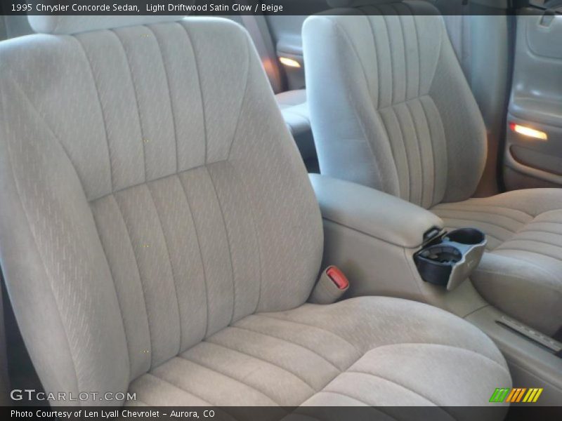 Light Driftwood Satin Glow / Beige 1995 Chrysler Concorde Sedan