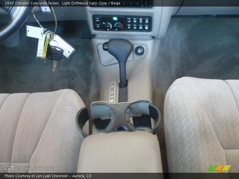 Light Driftwood Satin Glow / Beige 1995 Chrysler Concorde Sedan