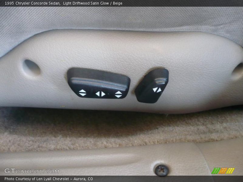 Light Driftwood Satin Glow / Beige 1995 Chrysler Concorde Sedan