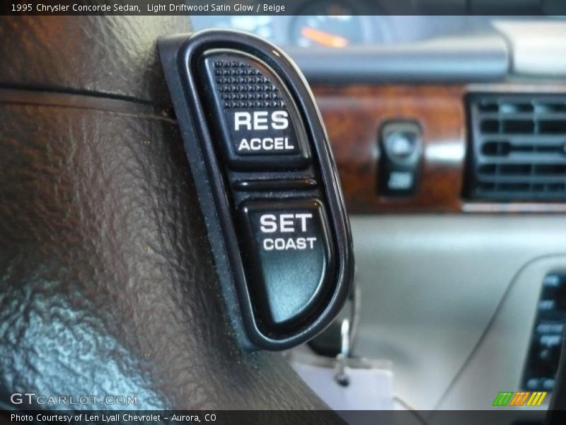 Light Driftwood Satin Glow / Beige 1995 Chrysler Concorde Sedan